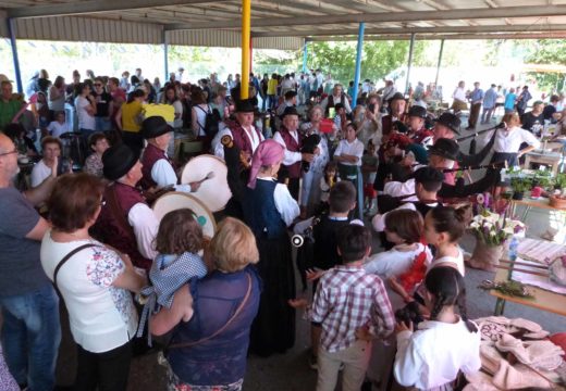 Centos de veciños e veciñas participaron no cuarto Mercado Tradicional do CPI Cernadas de Castro de Lousame